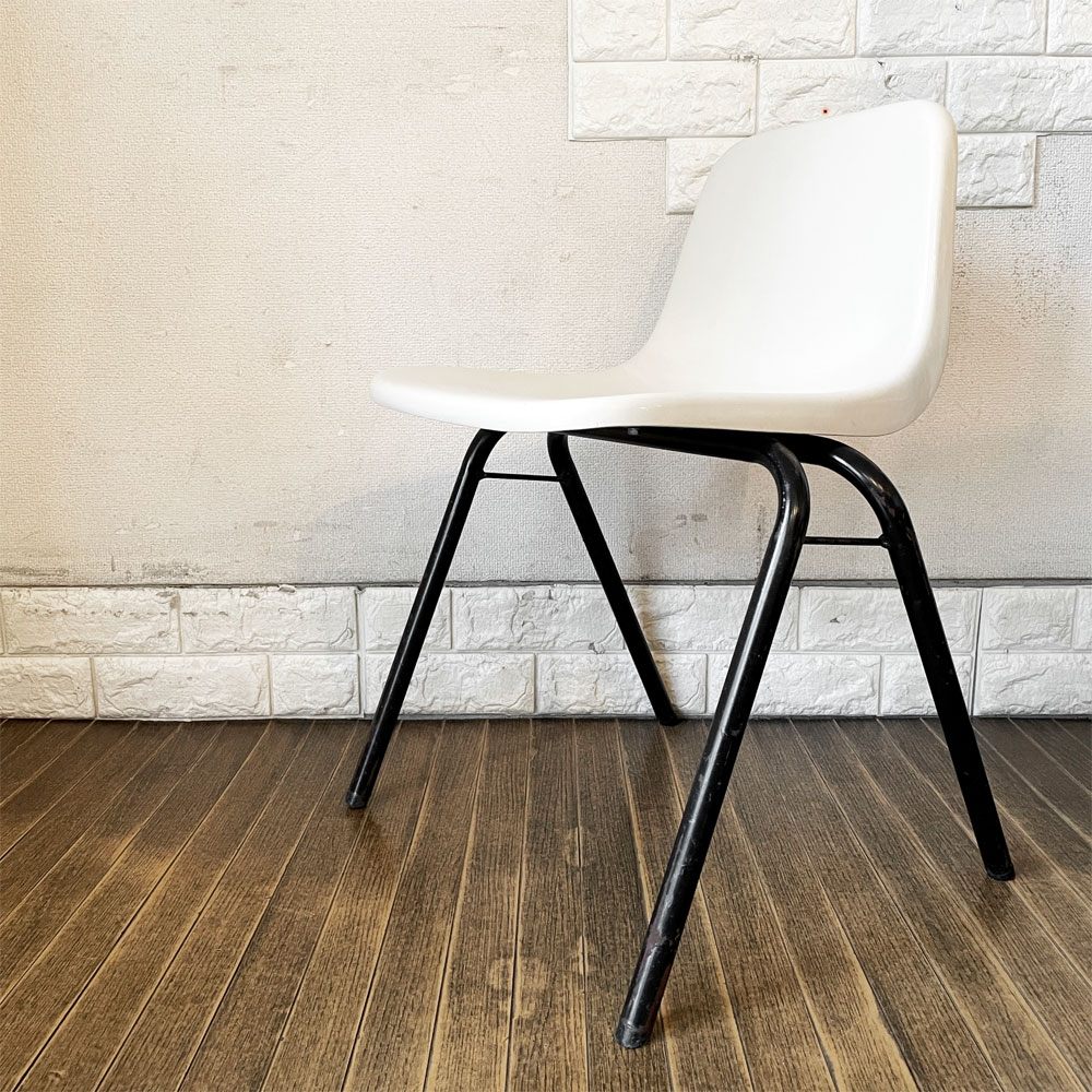 コトブキ KOTOBUKI スタッキングチェア FRP製 ホワイトシェル スチール