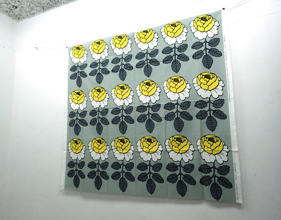 ●マリメッコ/marimekko ファブリック ”MAALAISRUUSU” 136×129cm 廃番カラー グレーxイエロー