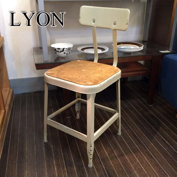 Lyon リオン P.F.S パシフィックファニチャーサービス取扱 ファクトリーチェア ウッドクッション付き ◎