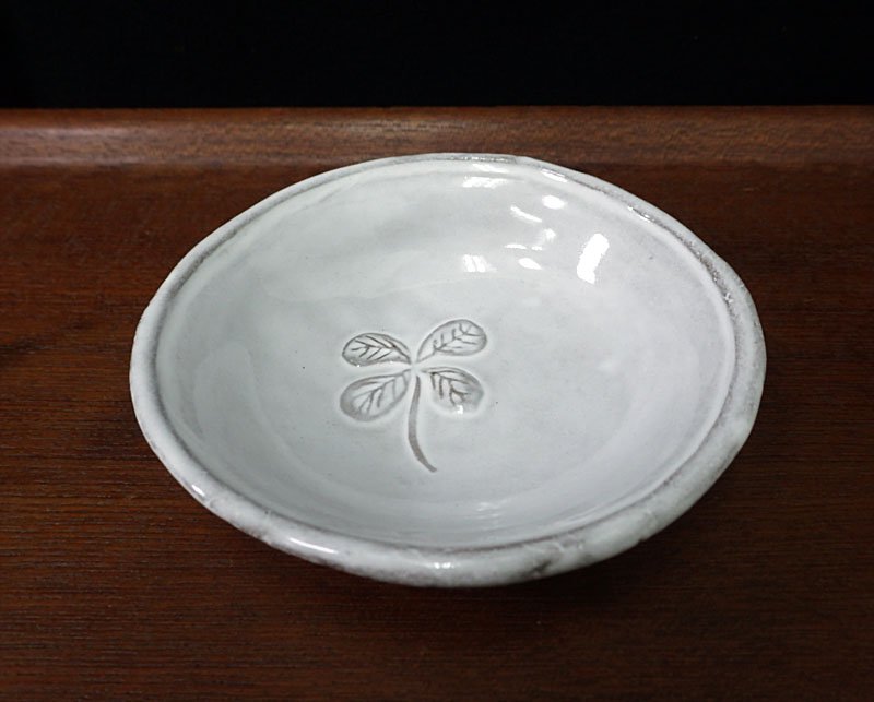 アスティエ・ド・ヴィラット / ASTIER de VILLATTE ” Trefles (トレフル) ” 小皿 四つ葉のクローバー ●