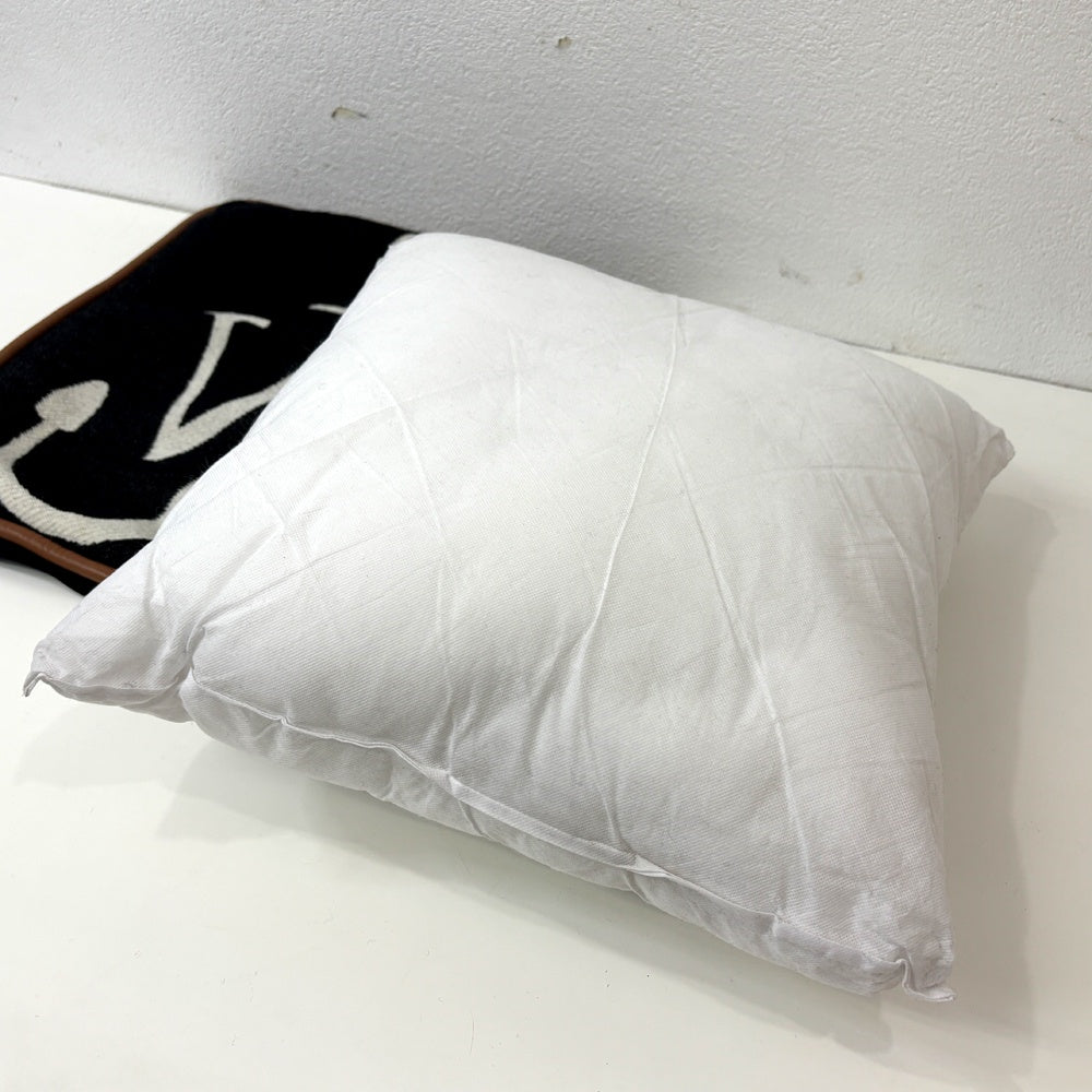ジェイダブリュー アンダーソン JW Anderson アンカーロゴ クッション 50×50cm ツートンカラー ブラック&ホワイト イギリス ●