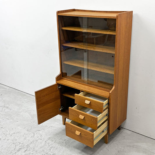 ウニコ unico クルト KURT カップボード 食器棚 ガラスキャビネット オーク材 スライド天板 北欧ビンテージスタイル 廃番 ●