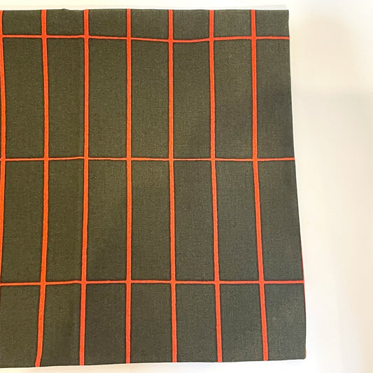 マリメッコ Marimekko ティイリスキヴィ Tiiliskivi ダークグリーン×レッド クッションカバー 新品未使用品 B ★