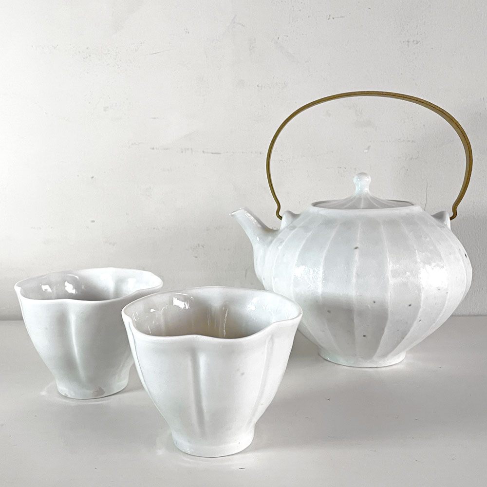境知子 白釉輪花茶杯 湯呑 ぐい呑み 猪口 カップ 白磁 Φ8.5cm 陶芸家 現代作家 B ■