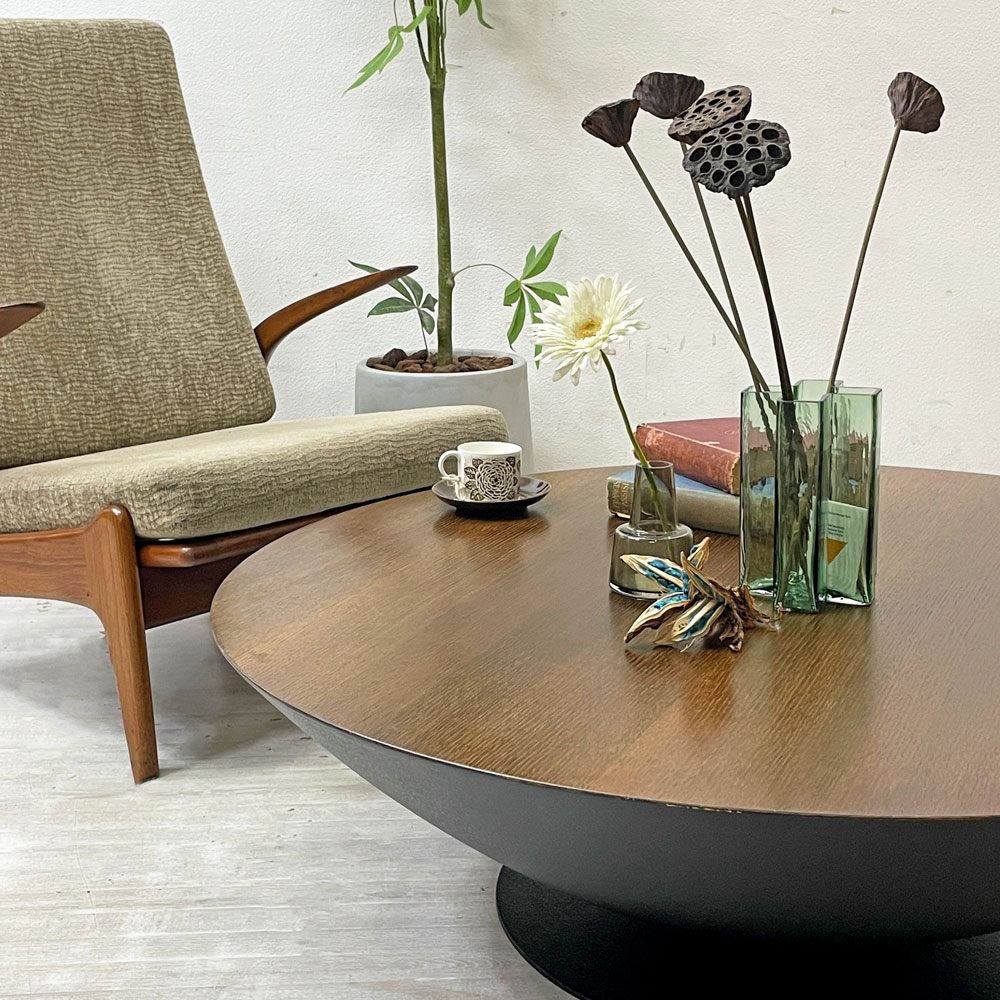 カッシーナイクスシー Cassina ixc トリア TRIA ローテーブル フレンチオークスモーク材 エンボス塗装 Φ110cm 戸沢忠蔵 定価:¥616,000- ●