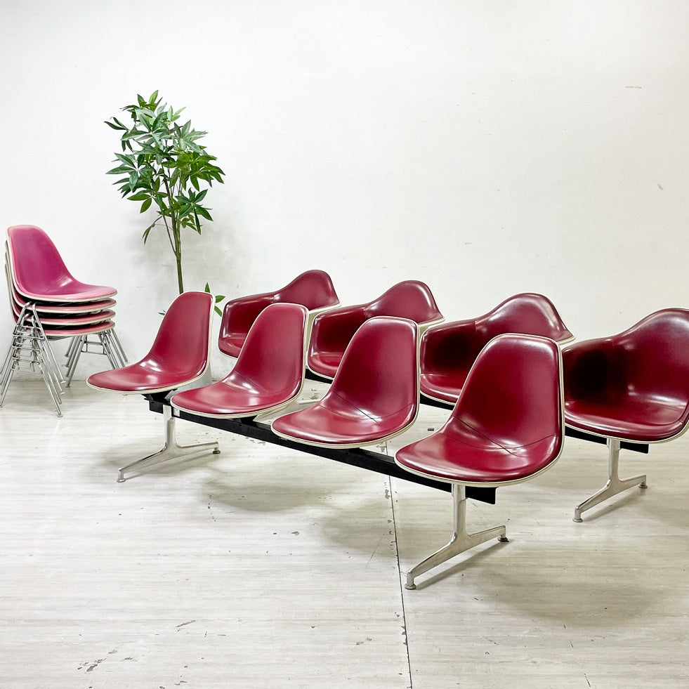 ハーマンミラー Herman Miller ビンテージ エアポートベンチ タンデムシート 4連 サイドシェル 3rd PVCレザー イームズ 希少 ●