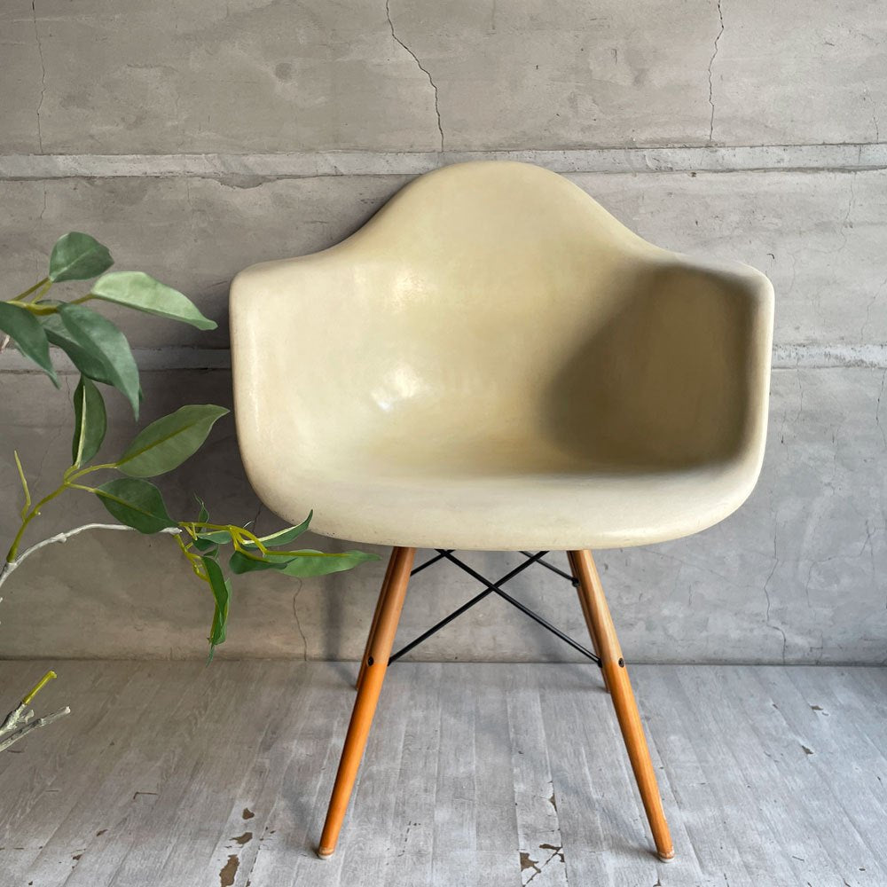 ハーマンミラー Herman Miller アームシェルチェア セカンド 2nd ビンテージ FRP パーチメント ダヴェルレッグベース イームズ ミッドセンチュリー ♪
