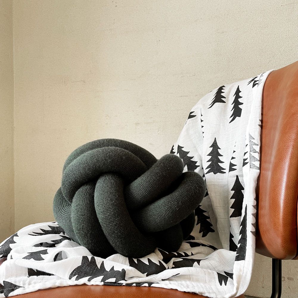 デザインハウスストックホルム DESIGN HOUSE Stockholm ノットクッション Knot Cushion フォレストグリーン 定価¥19,800- ◎