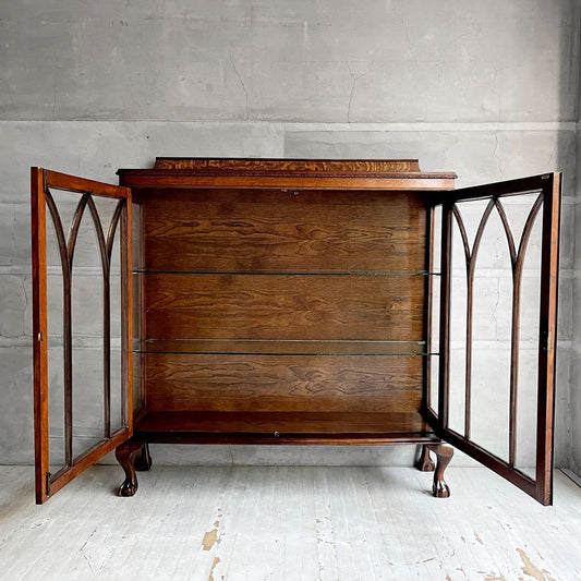 UKビンテージ UK Vintage オーク材 ガラスキャビネット ディスプレイケース 本棚 食器棚 ポインテッドアーチ クロウ&ボール 英国家具 ロイズアンティークス取扱 ♪