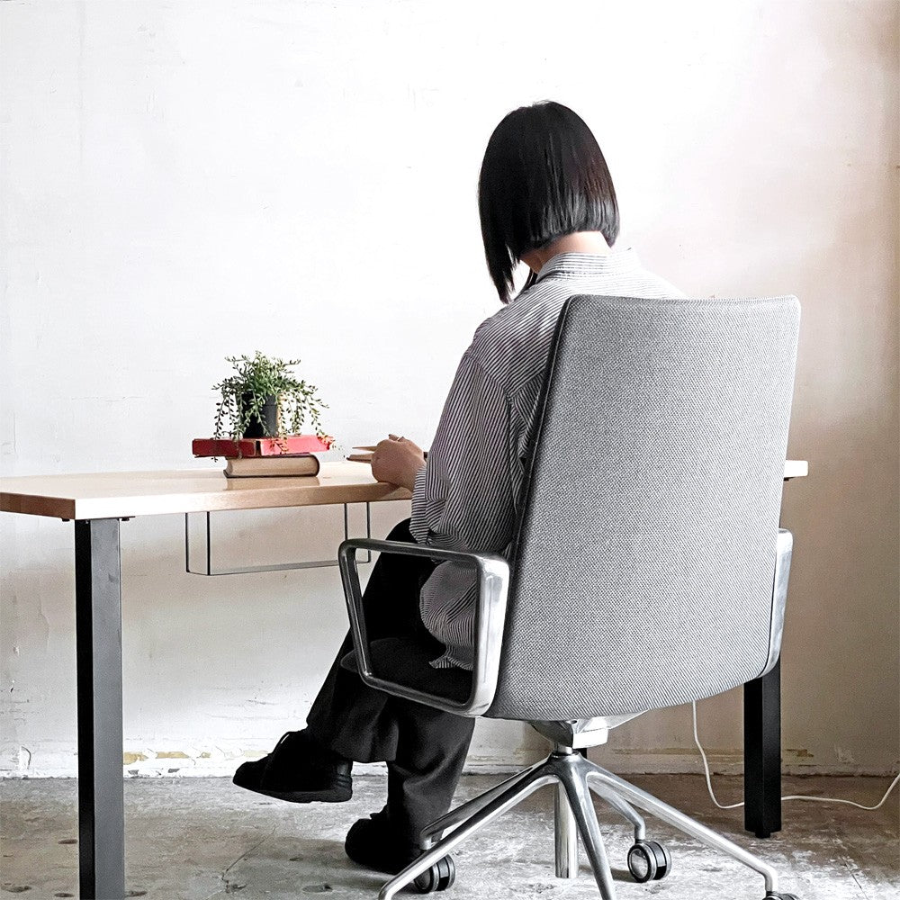 アンドリューワールド Andreu World フレックス エグゼクティブ Flex Executive インターミディエイトバック アームチェア デスクチェア アルミ キャスターベース ガス圧昇降 参考価格 ¥295,460- ■