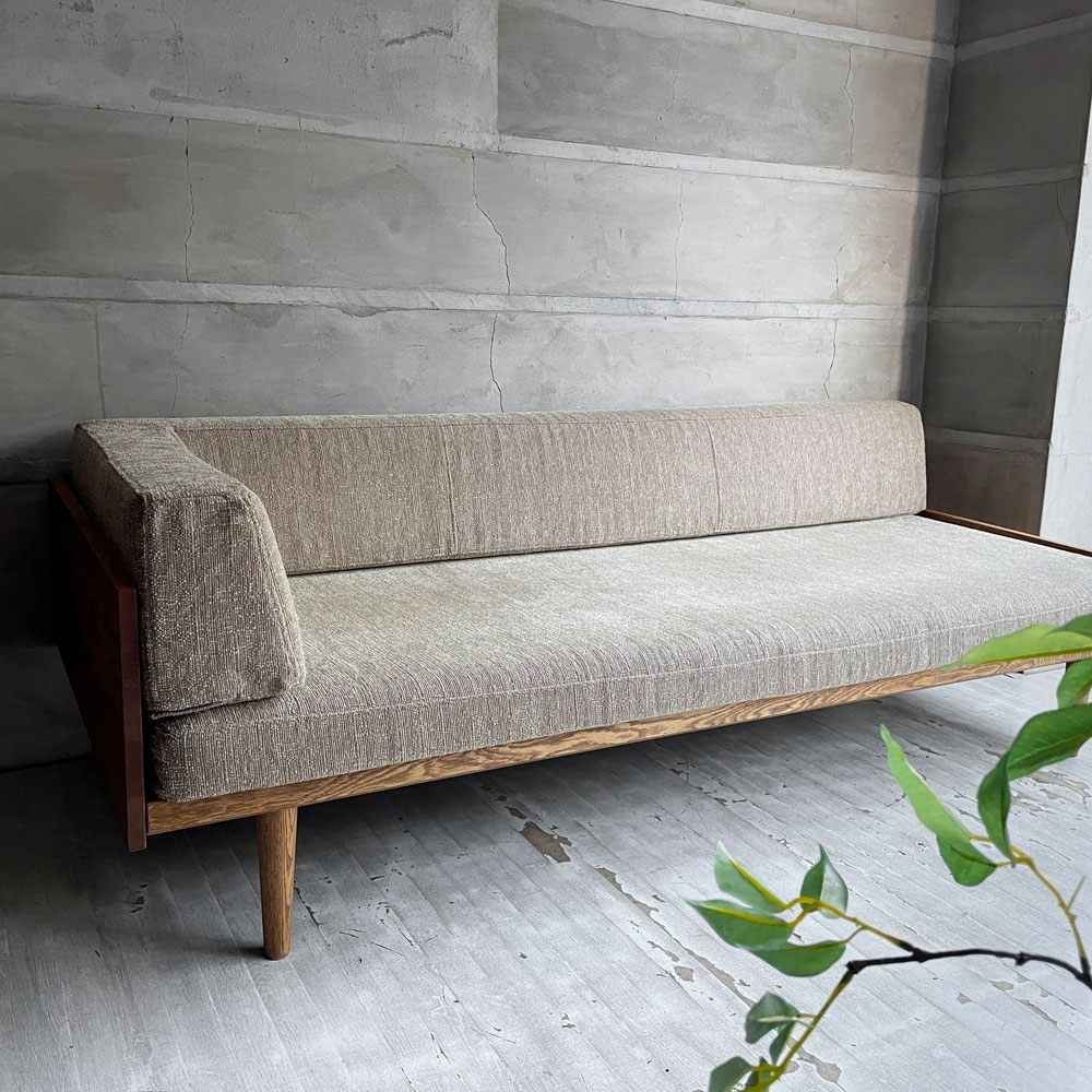 モモナチュラル Momo natural デイソファ DAY SOFA 3Pソファ 3人掛け ONE ARM L 片アーム オーク無垢材 ベージュ系ファブリック 参考定価¥161,500~ ♪