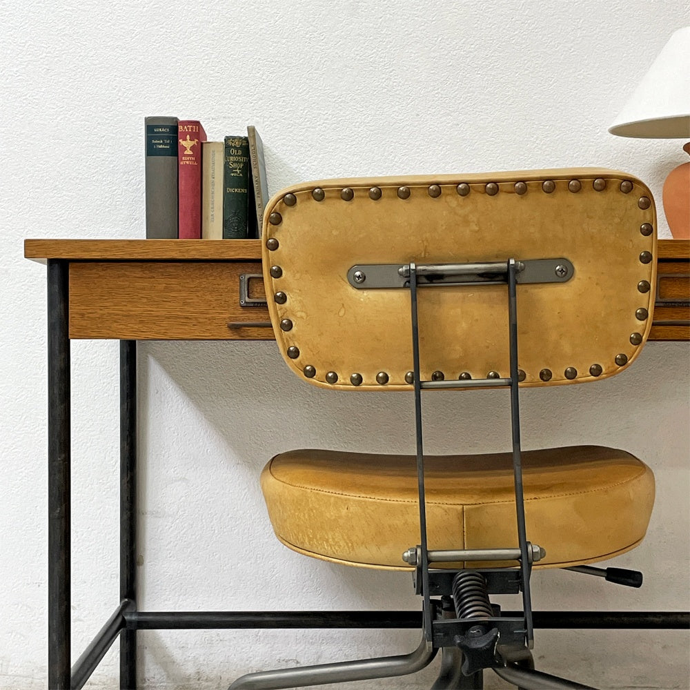 トラックファニチャー TRUCK FURNITURE デスクワークチェア DESKWORK CHAIR アームレス 本革 スタッズ スチールフレーム 昇降機能付 キャスター付 定価¥140,800- ●