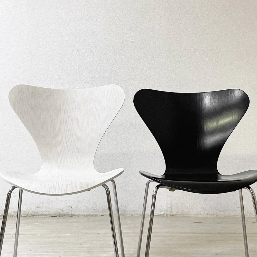 フリッツハンセン Fritz Hansen セブンチェア カラードアッシュ ホワイト アルネ・ヤコブセン 北欧 デンマーク 定価 ¥78,980- ●
