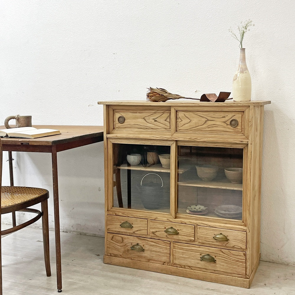 ジャパンビンテージ Japan vintage キャビネット 食器棚 本棚 ガラス&木製引戸 違い棚 抽斗5杯 木味 古家具 W85cm ●