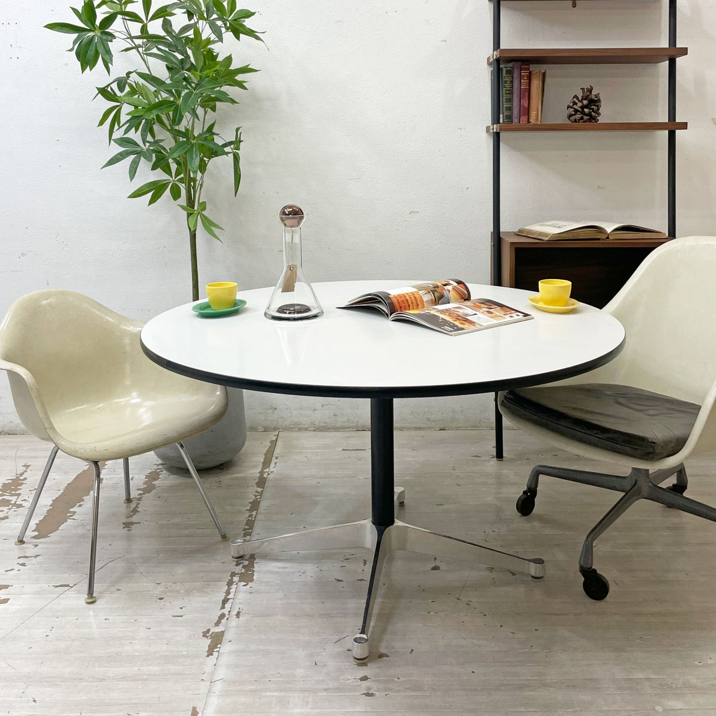 ハーマンミラー Herman Miller コントラクトテーブル ラウンドテーブル ホワイト Φ120cm ビンテージ C&R イームズ ミッドセンチュリー ●