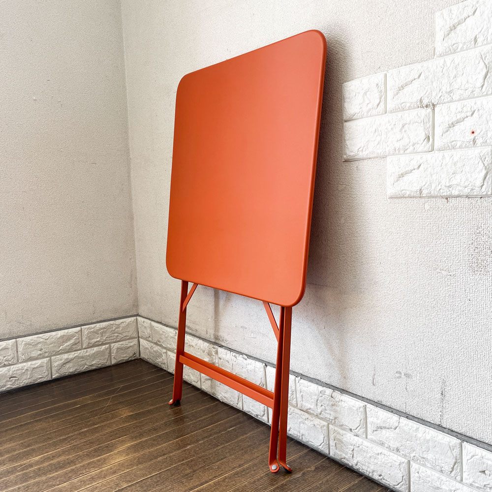 フェルモブ Fermob ビストロ BISTRO スクエアテーブル SQUARE TABLE 57 ガーデンテーブル キャンディオレンジ 折りたたみ フランス 廃番カラー ◎