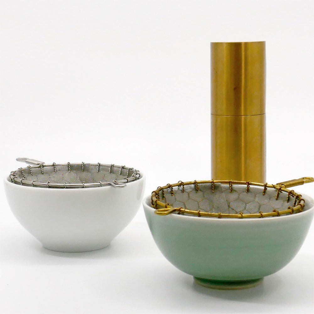 開化堂×朝日焼×金網つじ×GEN GEN AN 幻×宝蔵寺 『 茶の間 』 茶道具3点セット(開化堂 茶筒 真鍮 条40g + 朝日焼 茶碗 青磁 CIRCLE TEA INFUSER用 + 金網つじ 茶こし 真鍮 CIRCLE TEA INFUSER) ●