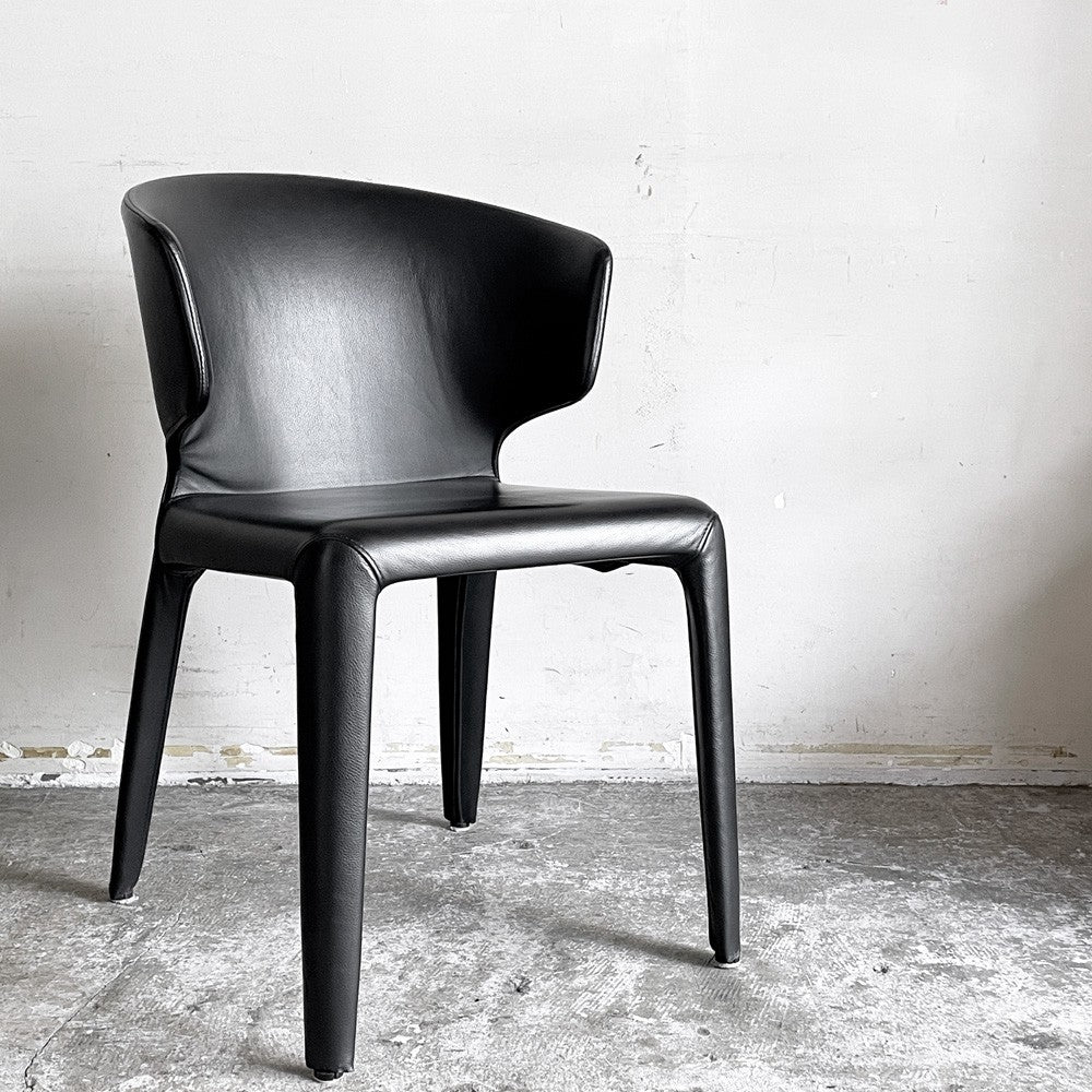 カッシーナ Cassina オラ 367 HOLA アームチェア 本革 ハンス・ウェッ