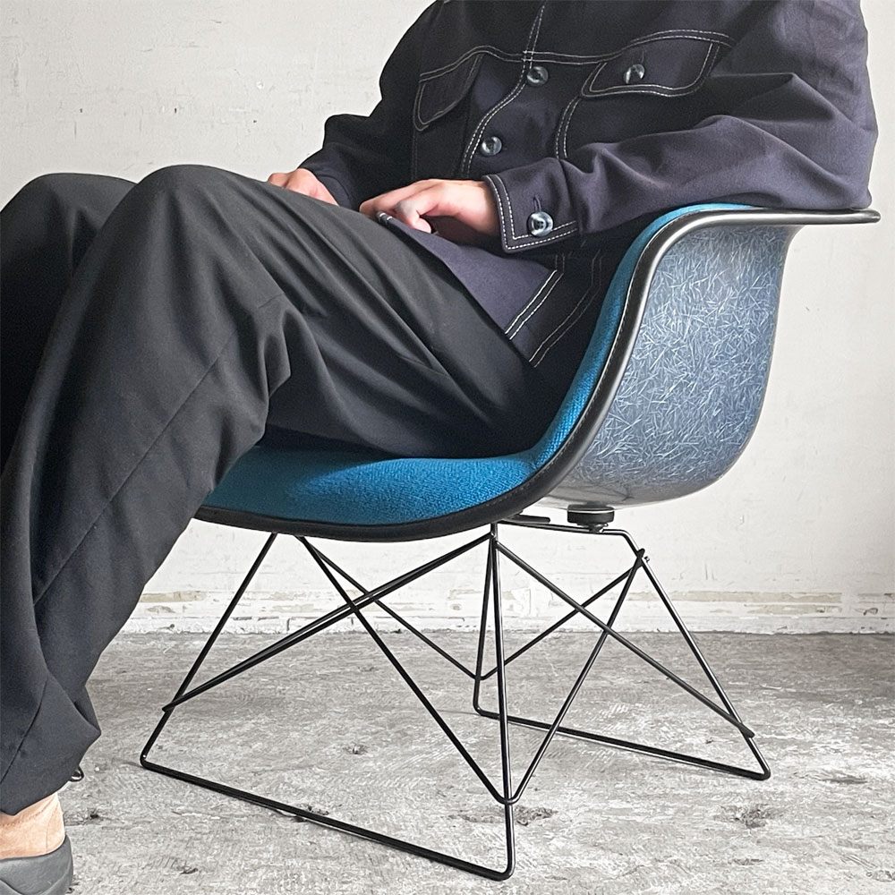 ハーマンミラー Herman Miller アームシェルチェア LAR 現行FRP製 アプホルスター ブルー キャッツクレイドル ラウンジベース ミッドセンチュリー C&R イームズ ■