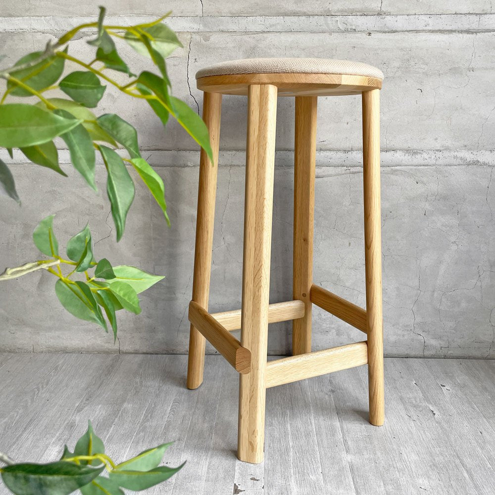 カリモク ニュースタンダード KARIMOKU NEW STANDARD アーカイブ バースツール パッド ロー ARCHIVE BARSTOOL PAD LOW ハイスツール ファブリック ベージュ ナラ材 定価¥58,850- ♪