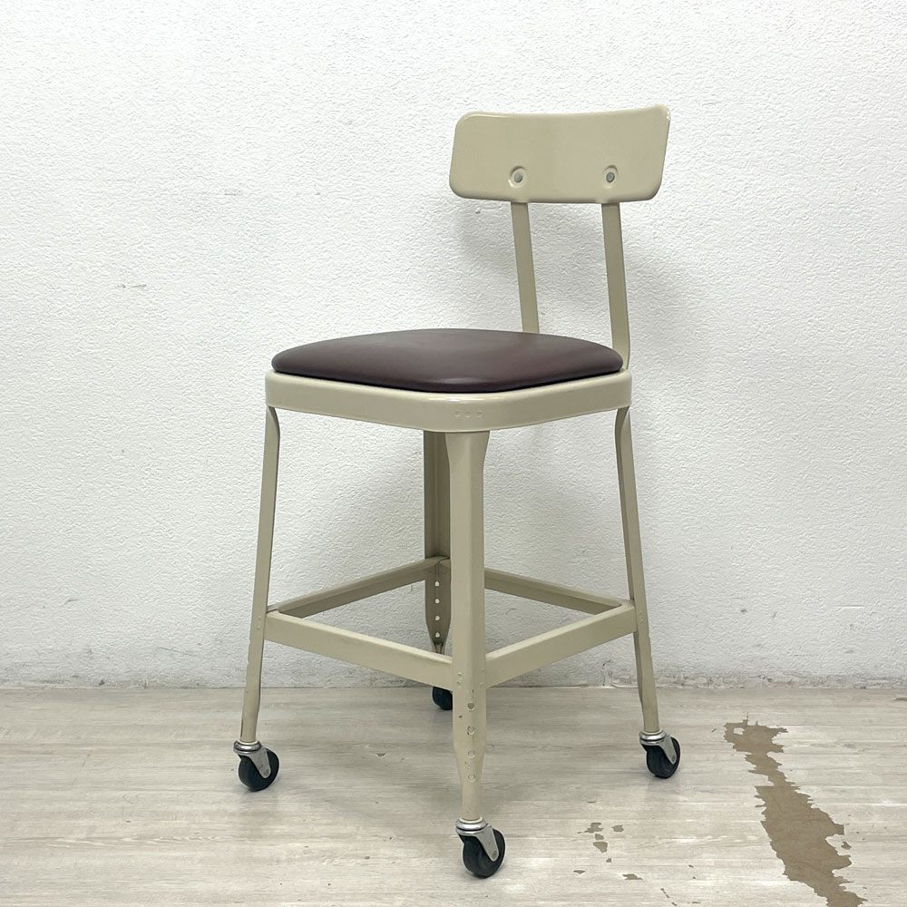 リオン LYON ファクトリー チェア FACTORY CHAIR グレー バックレスト クッション PVCレザー キャスター 座面高54. –  TOKYO RECYCLE imption