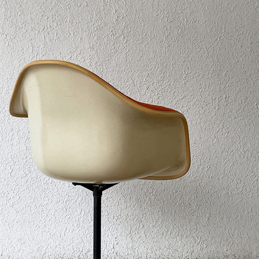 ハーマンミラー Herman Miller アームシェルチェア セカンド 2nd アプホルスター ヨーロッパ仕様 コントラクトベース 張り替え済み イームズ ◇