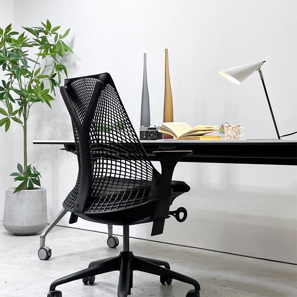 ハーマンミラー HermanMiller セイルチェア SAYL Chair デスクチェア ブラック サスペンションミドルバック アジャスタブルアーム キャスター付 イヴ・ベアール ●