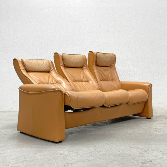 イエリアーダ Hjellegjerde フィヨルド Fjords アヴェンシス Avensis リクライニング3シーターソファ 北欧 ノルウェー シモンズ取扱 本革 〓