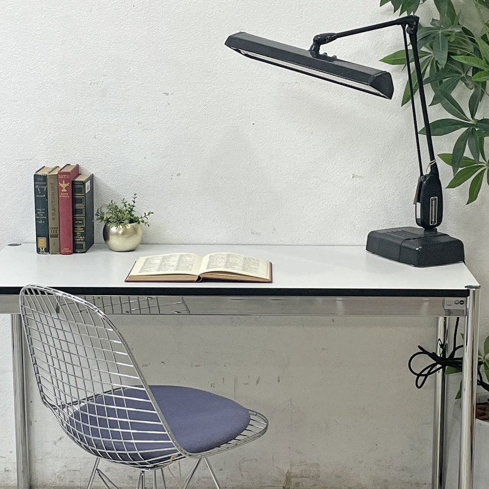 USMハラー USM Haller モジュラーファニチャー ハラーテーブル ワーキングデスク W125×D50cm カスタムオーダーサイズ ホワイト アジャスター 高さ調整機能付き モダンデザイン 定価161,641円 ●