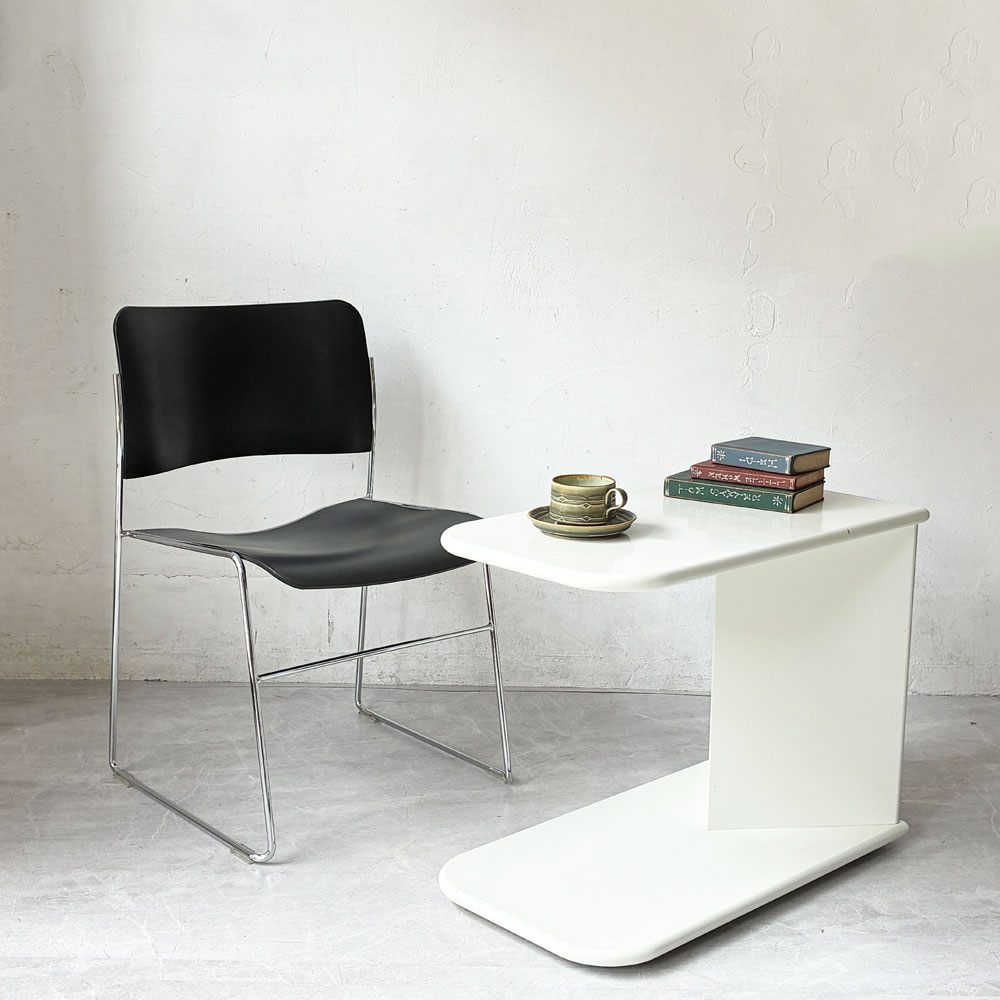 モダンデザイン サイドテーブル オフホワイト マガジンラック付き キャスター付き H50.5cm ★