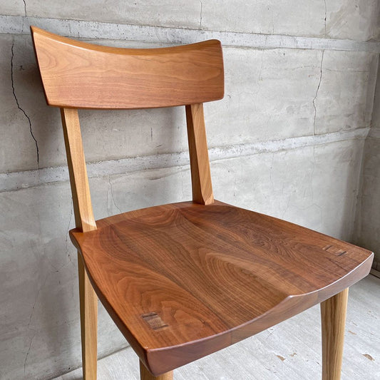 シラカワ家具 Shirakawa 飛騨の匠工房 No.40 ダイニングチェア アームレス ウォールナット×クルミ 無垢材 飛騨家具 ナチュラルモダン ¥62,700- ♪