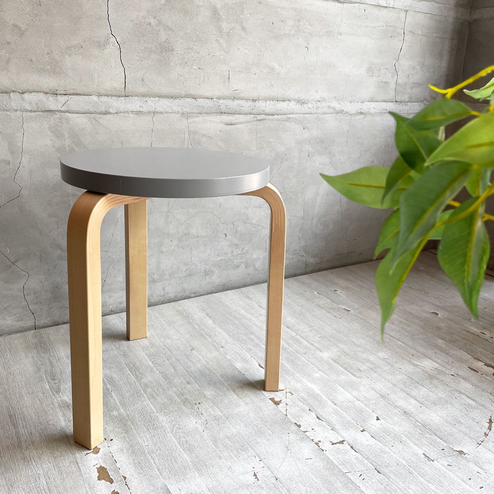 アルテック artek スツール60 Stool 60 グレーラッカー 3本脚 Lレッグ アルヴァ・アアルト スタッキング 2023年製 北欧家具 定価¥46,200- ♪