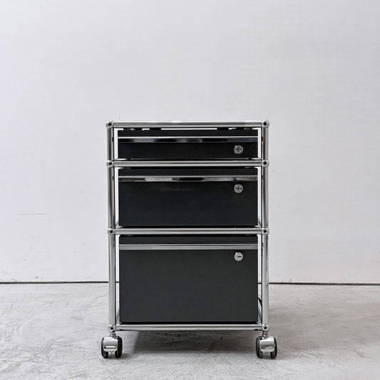 ユーエスエムハラー USM Haller モジュラーファニチャー Modular Furniture デスクワゴン キャビネット ロールボーイ 3ドロワー アントラサイト 鍵付き ●