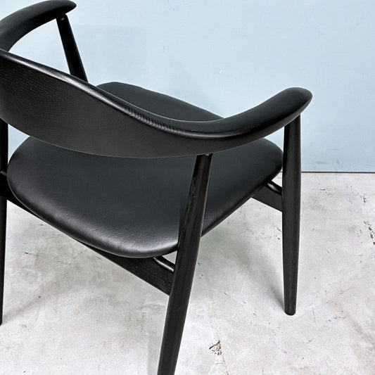ノーウェアライクホーム NOWHERE LIKE HOME マンタ MANTA ダイニングチェア アームチェア オーク材 ブラック 関家具 展示品 A 定価:¥39,600- ◎