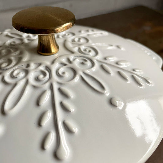 ストウブ Staub ラ・ココット de GOHAN M 16 cm スノーフレークホワイト 両手鍋 ホーロー鍋 IH対応 鋳物 フランス製 ♪