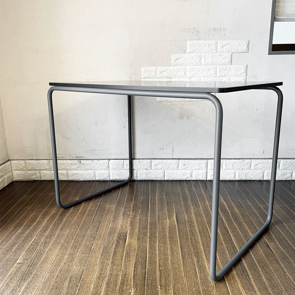 無印良品 MUJI ×トーネット THONET スチールパイプデスク Mサイズ ダークグレー MDFウレタン天板 スチール脚 W100cm –  TOKYO RECYCLE imption