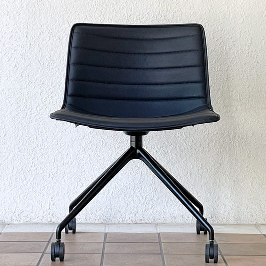 アルペール arper カティファ46 Catifa46 ミーティングチェア デスクチェア アームレス PVCレザー ブラック 4本脚 キャスター付き ◇