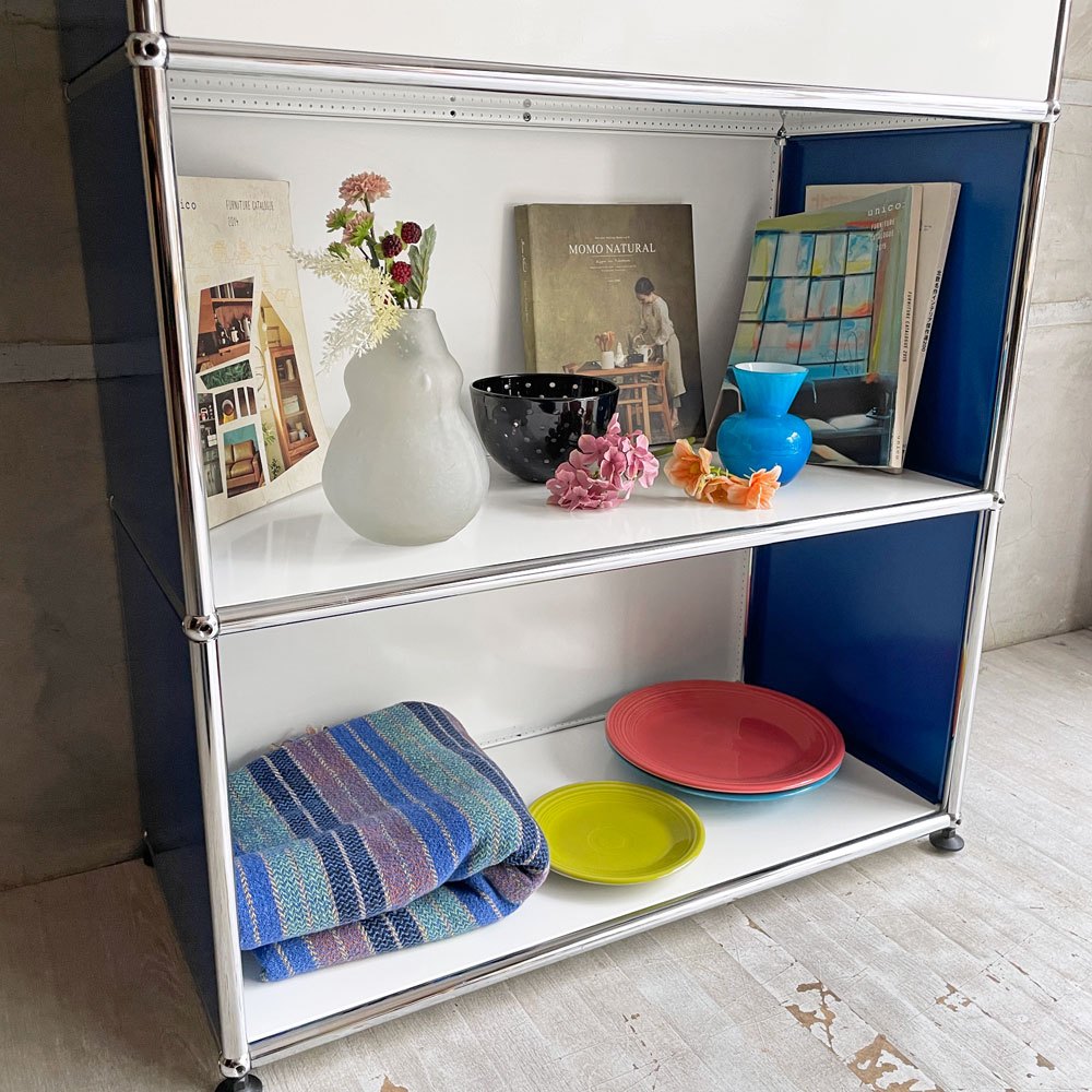 ユーエスエムハラー USM Haller モジュラーファニチャー キャビネット シェルフ 1列5段 ピュアホワイト×ジェンシャンブルー ドロップダウンドア×2 アジャスター付 スイス♪