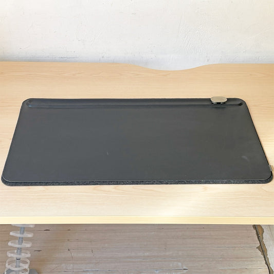 オービットキー Orbitkey マグネットケーブルホルダー&2層デスクマット Mサイズ Desk Mat ヴィーガンPUレザー ★