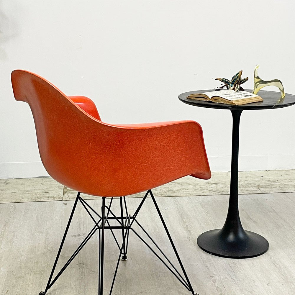 ハーマンミラー Herman Miller アームシェルチェア 現行FRP製 レッドオレンジ エッフェルベース C&R イームズ ミッドセンチュリー ●
