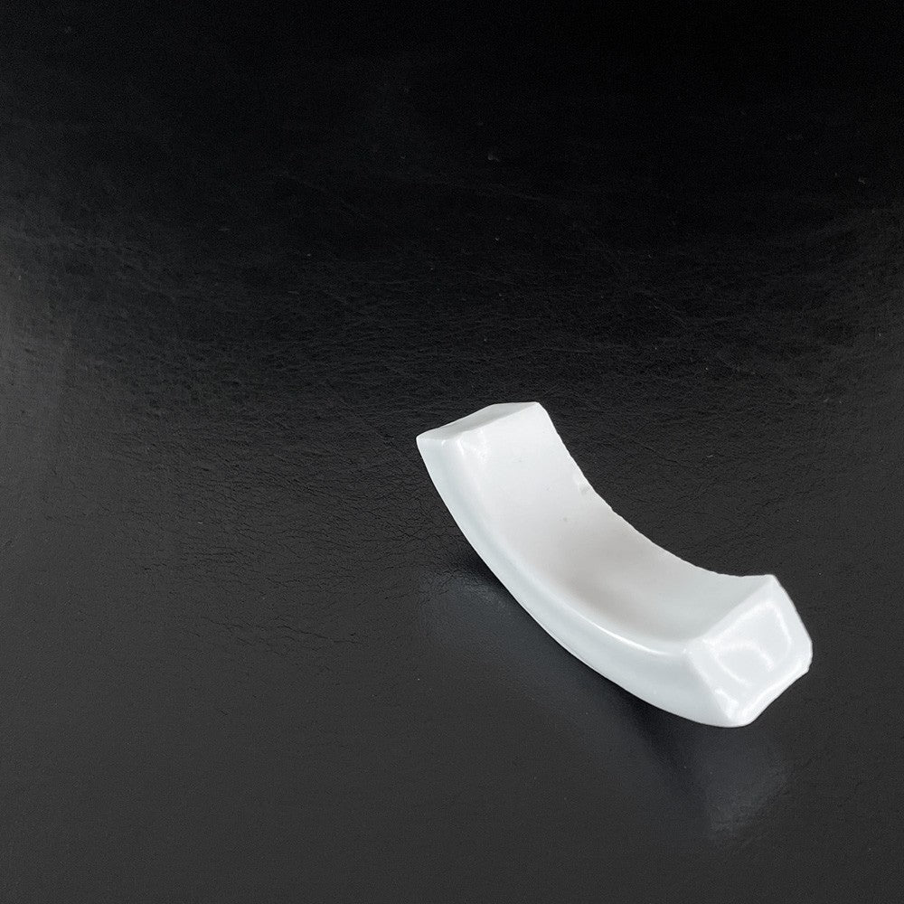 ね様のみご購入いただけます。　黒田泰蔵　箸置　白磁 黒田泰蔵 箸置き 白磁 現代作家 B □ | 中古家具を探すならTOKYO