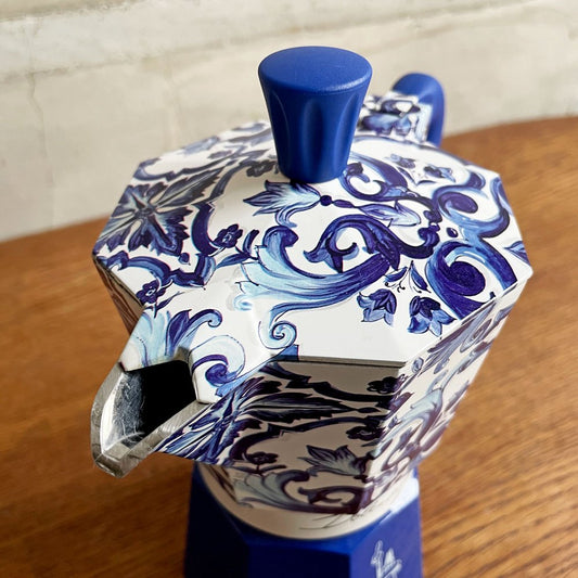 ビアレッティ BIALETTI × ドルチェ&ガッバーナ Dolce & Gabbana モカインダクション ブルーメディテラネオ モカエキスプレス マキネッタ エスプレッソメーカー 6カップ用 直火式 イタリア ♪