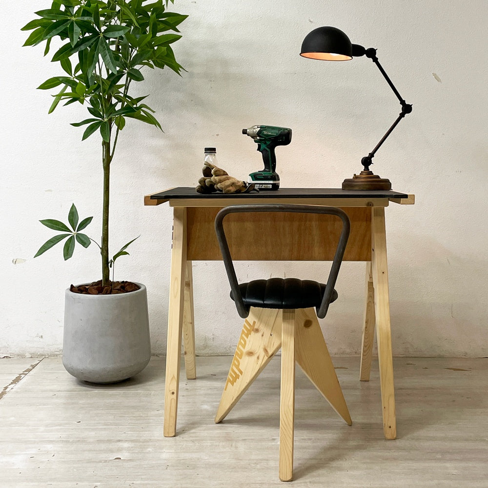 エムアンドエム ファニチャー M&M FURNITURE 背付丸スツール レザー スチール マキタロゴ レーザー加工 参考定価 ¥32.890- ●