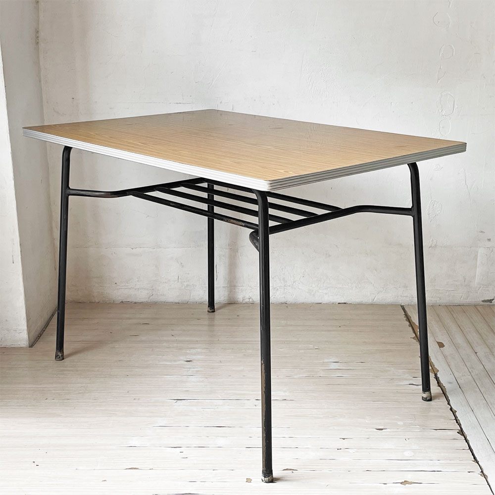 昭和の食堂 鉄脚テーブル 送料込みです。