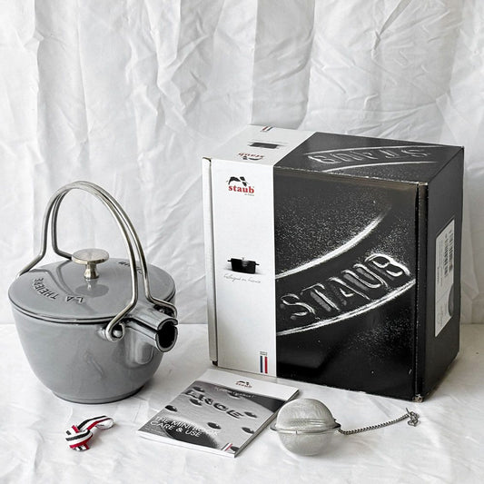 ストウブ STAUB ラウンドティーポット ROUND TEA POT ケトル 1.15L 茶こし付き 鋳物ホーロー製 グラファイトグレー IH対応 直火使用可 箱付き ◇
