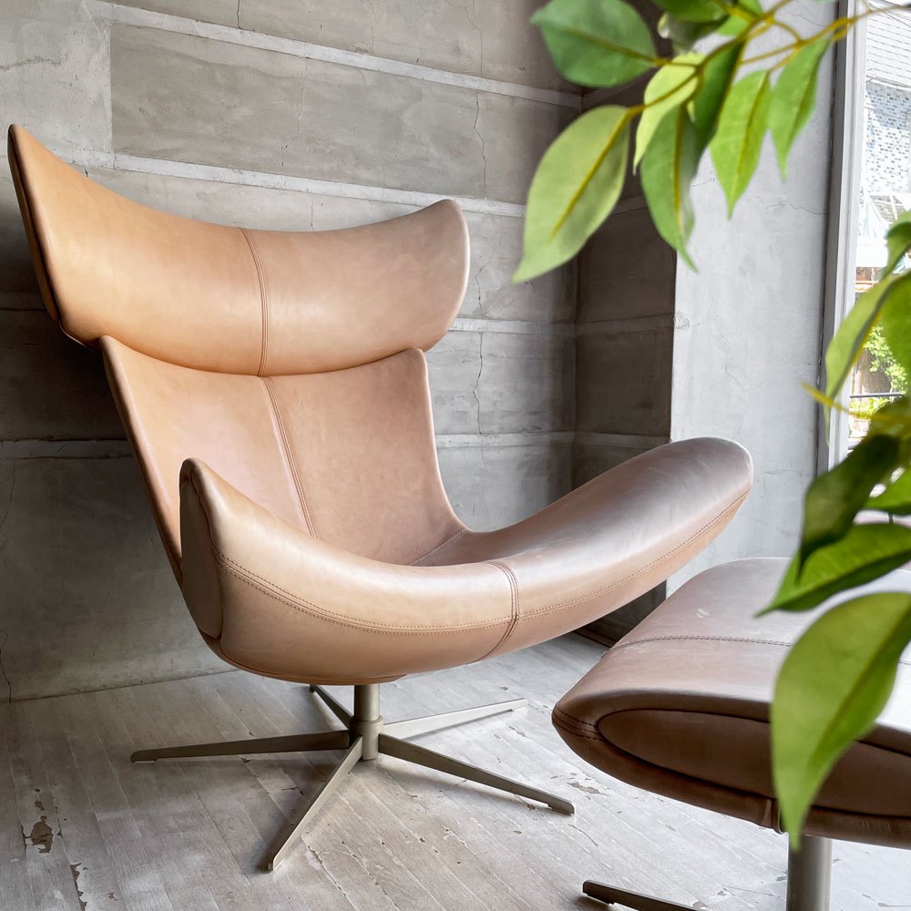 ボーコンセプト BoConcept スキラ Squilla ラウンジチェア 回転ベース オットマン付き 5本脚ベース レザー 本革 ベージュ系カラー デンマーク♪