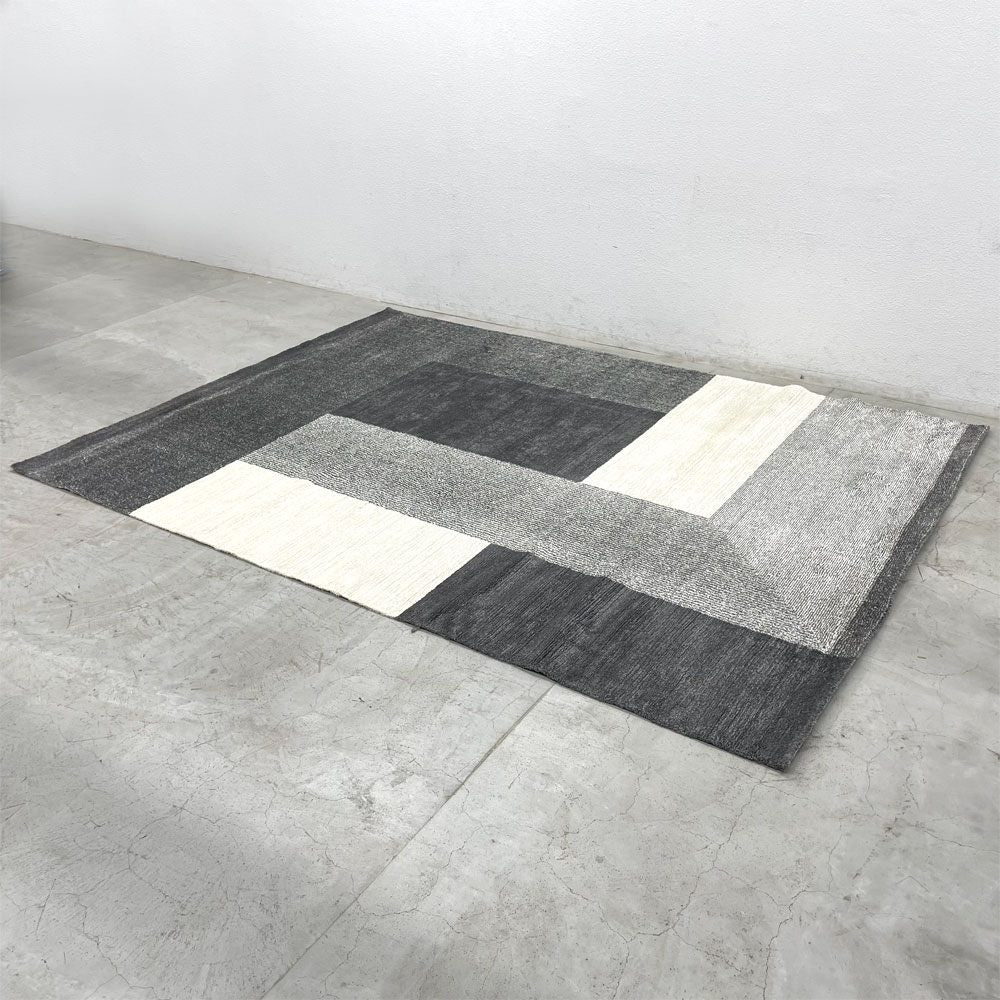 展示品■プレーベル■コンラッド■ラグ■カーペット■ウィルトン織■ベルギー製■ Prevell(プレーベル)のコンラッド ウィルトン織ラグ 160×230。柔らかな