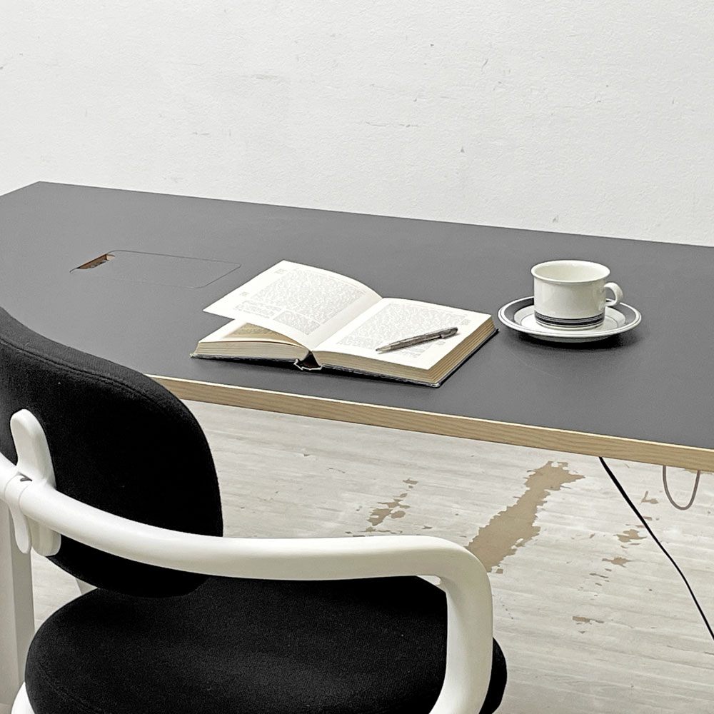 ストリングファニチャー String Furniture ワークス 電動昇降式 Works Sit-stand Desk / Electrical ワークデスク リノリウム天板 160×78cm 北欧 スウェーデン 定価¥344,190- ●
