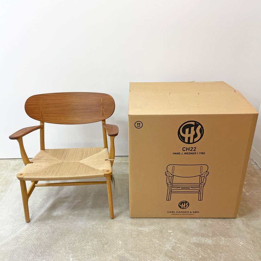 カールハンセン&サン Carl Hansen & Son CH22 ラウンジチェア オーク材 × チーク材 ミックスコンビネーション オイルフィニッシュ ハンス・J・ウェグナー 未使用保管品 定価492,800円 ●