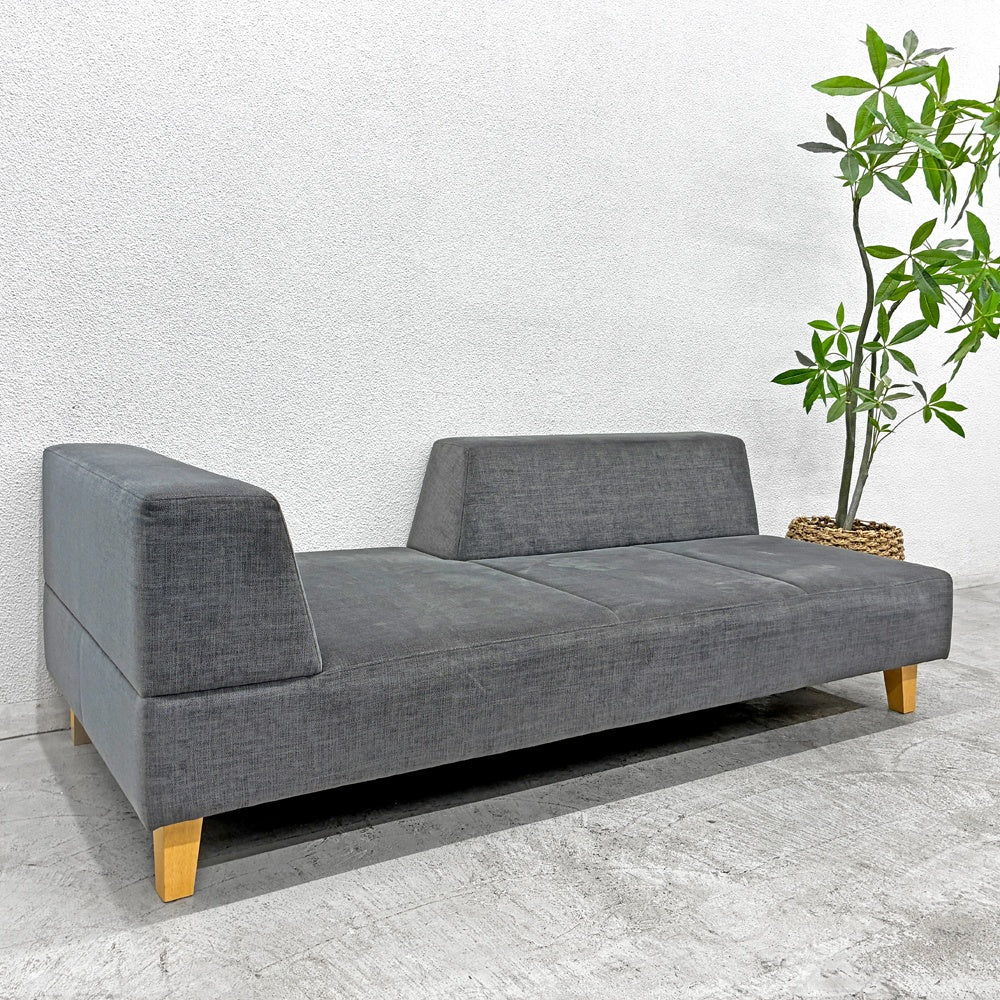 フランネルソファ FLANNEL SOFA ピヴォ PIVO ONE ARM SOFA 片アームソファ 2.5人掛け ファブリック グレー系 モダンデザイン 〓